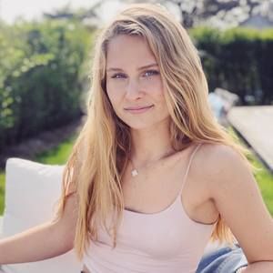 Meet your Posher, Claire